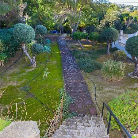 La Casita De *